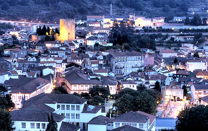 Visão geral de Lamego ao anoitecer